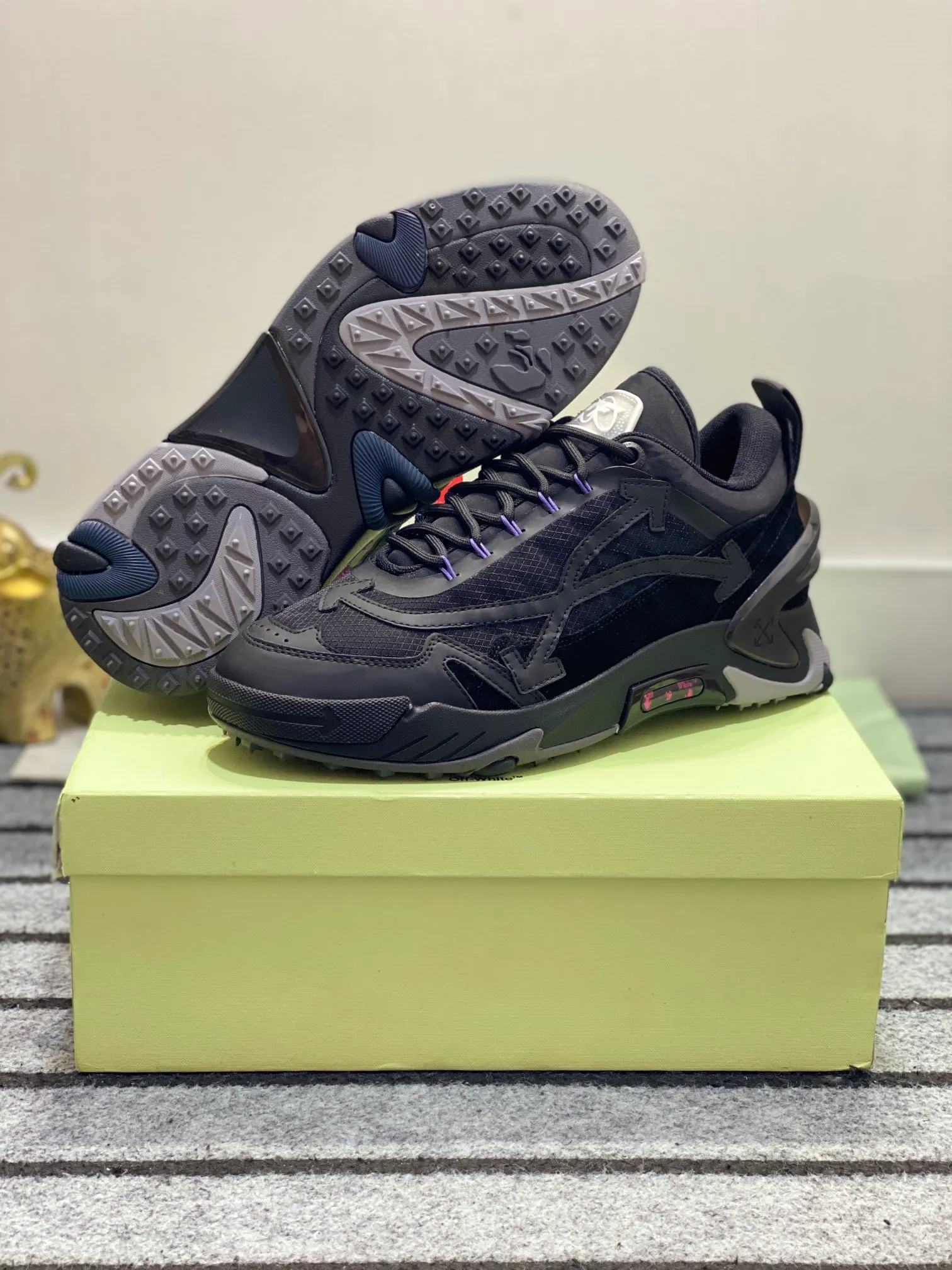 Men's shoes 💰640🌼【New】High-end boutique-OFF-WHITE x Air Jordan】1 The joint shoe design has been highly concerned by everyone. The new shoes are shown in the popular Chicago bull white and yellow LOGO color scheme. The shoe body is made of cowhide stitching and other materials. In addition to the X hidden on the inside of the leather, the oversized Swoosh, OFF-WHITE for Nike, and Air Jordan 1Birth information and the word AIR are displayed on both sides of the shoe, and OFF-WHITE's iconic details can be seen on the TPU sole and insole. You can choose a pair if you like the style. Size: 38-45 (45 customized